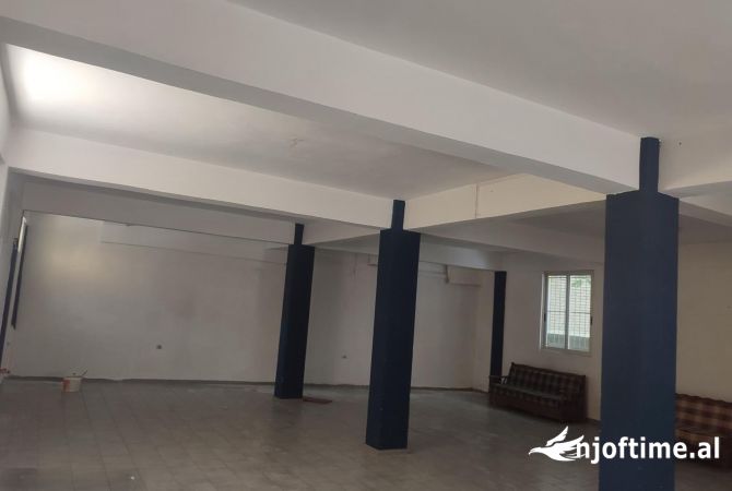 Ambient biznesi me qera 4+1 ne Tirane - 600 Euro