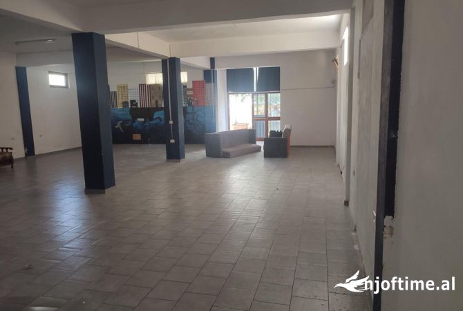 Ambient biznesi me qera 4+1 ne Tirane - 600 Euro