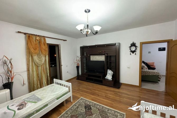 Shtepi me qera 2+1 ne Tirane - 400 Euro