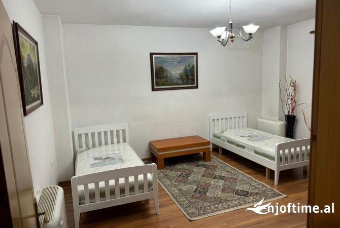 Shtepi me qera Apartament ne Tirane, 2+1, Mobilimi E mobiluar, Pagesa 400  Euro.