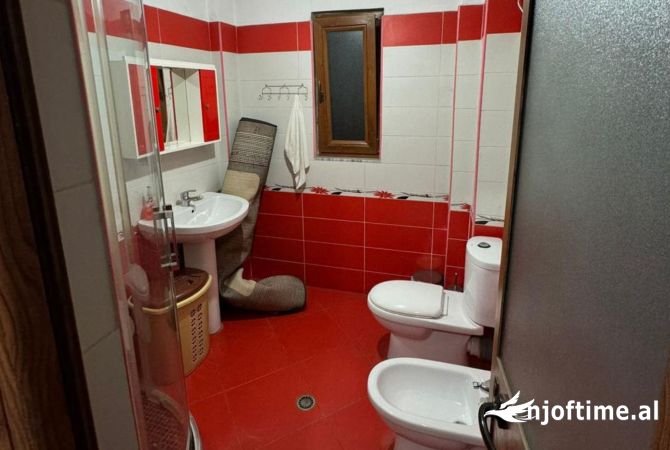 Shtepi me qera Apartament ne Tirane, 2+1, Mobilimi E mobiluar, Pagesa 400  Euro.