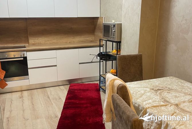 Shtepi me qera Apartament ne Tirane, 3+1, Mobilimi E mobiluar, Pagesa 800  Euro.