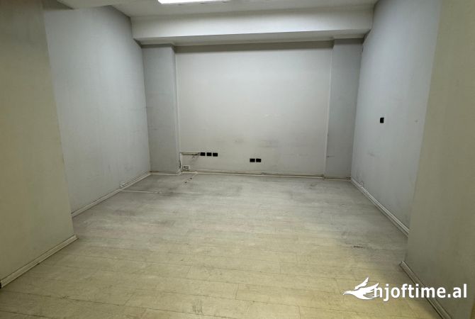 Ambient biznesi me qera - Rruga e Elbasanit (VR111)