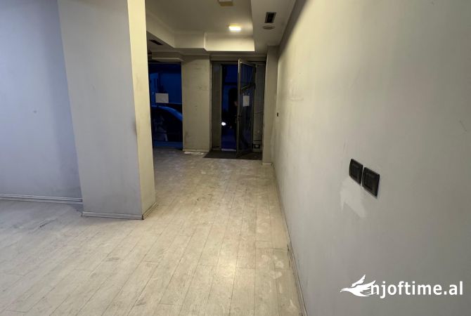 Ambient biznesi me qera - Rruga e Elbasanit (VR111)