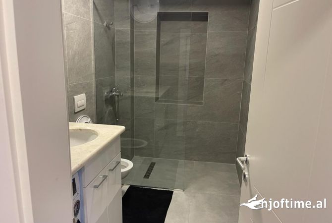 Shtepi me qera Apartament ne Tirane, 1+1, Mobilimi E mobiluar, Pagesa 653  Euro.