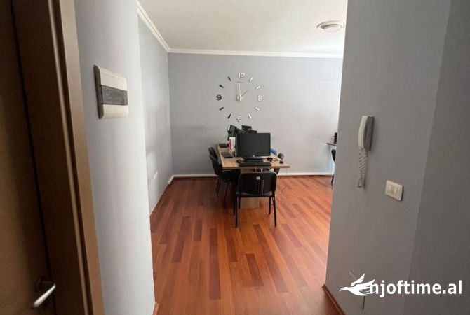 Ambient biznesi me qera 3+1 ne Tirane - 1,200 Euro