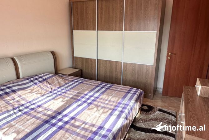 Shtepi me qera Apartament ne Tirane, 2+1, Mobilimi E mobiluar, Pagesa 650  Euro.