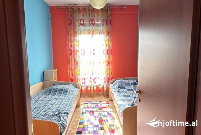 Shtepi me qera Apartament ne Tirane, 2+1, Mobilimi E mobiluar, Pagesa 650  Euro.