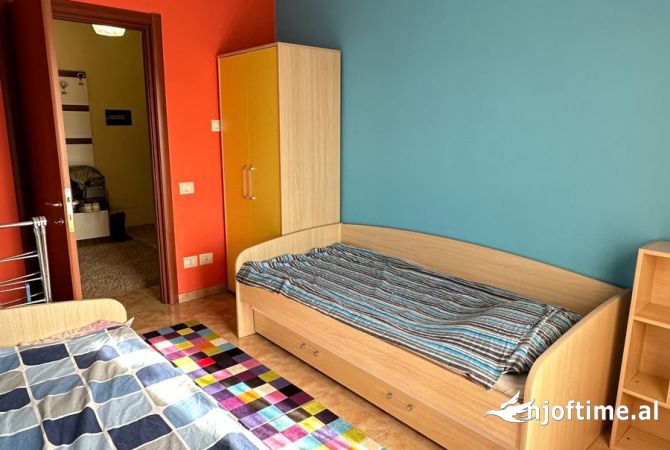 Shtepi me qera Apartament ne Tirane, 2+1, Mobilimi E mobiluar, Pagesa 650  Euro.