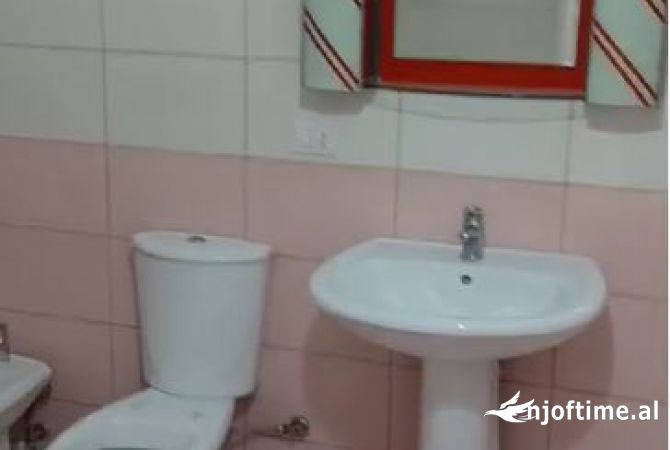 Shtepi me qera 2+1 ne Tirane - 450 Euro