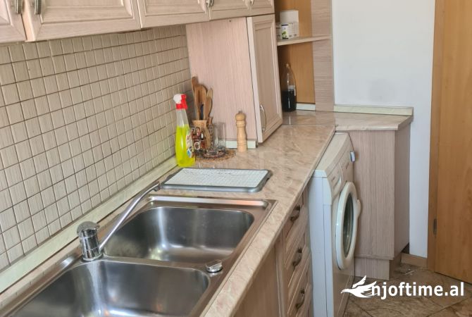 Shtepi me qera Apartament ne Tirane, 2+1, Mobilimi E mobiluar, Pagesa 700  Euro.
