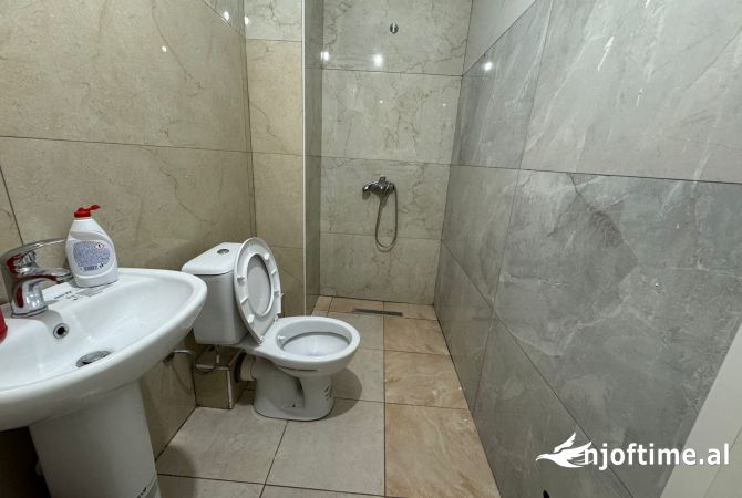 Shtepi ne shitje Apartament ne Tirane, 1+1, Mobilimi E mobiluar, Pagesa 66,950  Euro.