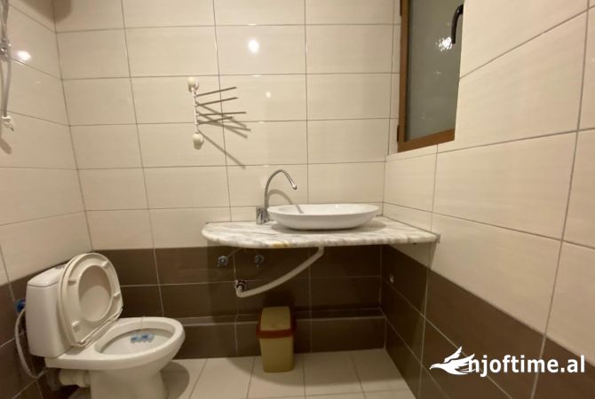 Shtepi me qera Apartament ne Tirane, 2+1, Mobilimi E mobiluar, Pagesa 500  Euro.