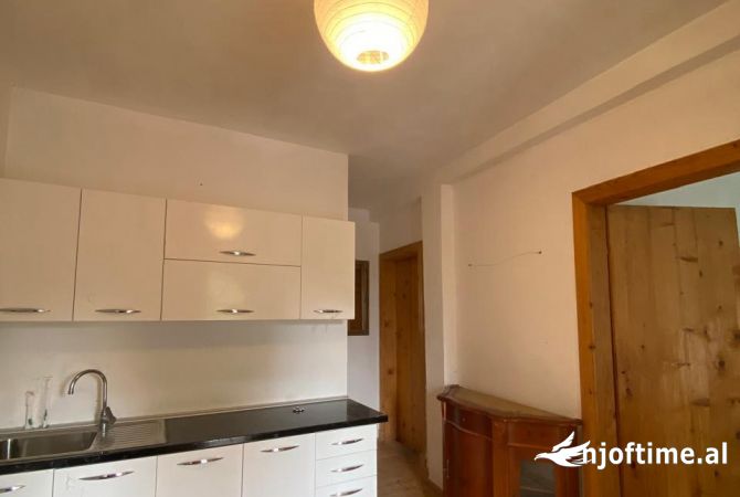 Shtepi me qera 2+1 ne Tirane - 500 Euro