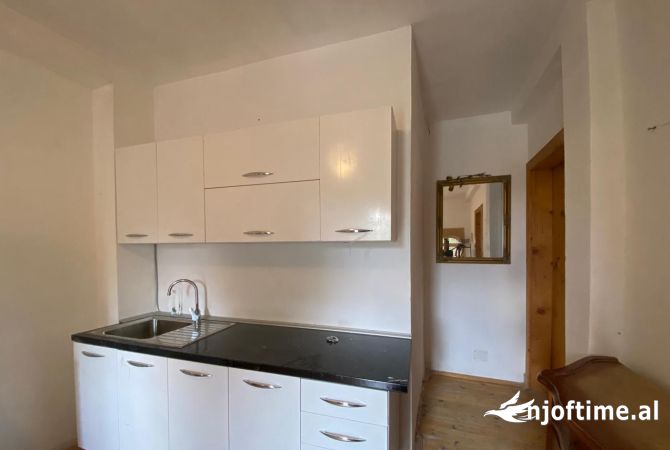 Shtepi me qera 2+1 ne Tirane - 500 Euro
