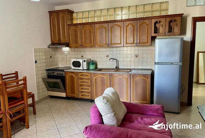 Shtepi me qera Apartament ne Tirane, 1+1, Mobilimi E mobiluar, Pagesa 450  Euro.