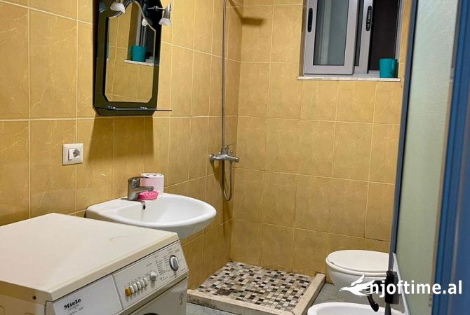 Shtepi me qera Apartament ne Tirane, 1+1, Mobilimi E mobiluar, Pagesa 450  Euro.