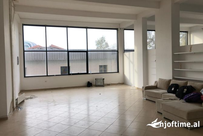 Ambient biznesi me qera 1+1 ne Tirane - 1,600 Euro