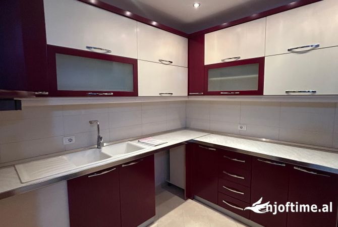 Shtepi ne shitje Apartament ne Tirane, 2+1, Mobilimi E mobiluar, Pagesa 130,000  Euro.