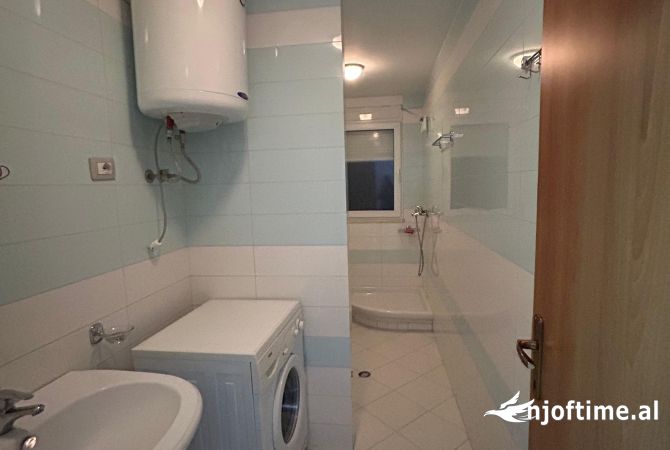 Shtepi ne shitje Apartament ne Tirane, 2+1, Mobilimi E mobiluar, Pagesa 130,000  Euro.