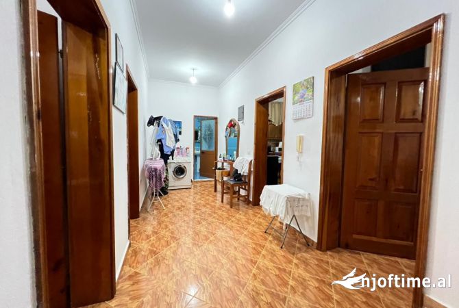 Shtepi me qera Apartament ne Tirane, 3+1, Mobilimi E mobiluar, Pagesa 1,500  Euro.