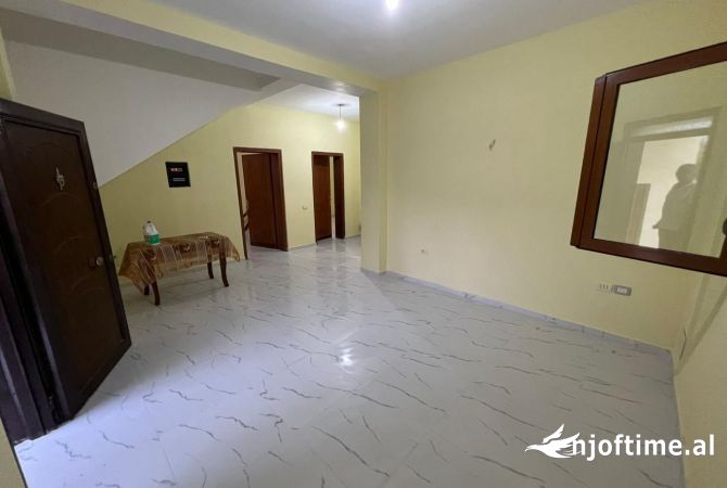 Shtepi me qera Apartament ne Tirane, 3+1, Mobilimi E mobiluar, Pagesa 1,500  Euro.