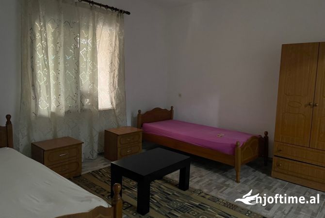 Shtepi me qera Apartament ne Tirane, 1+1, Mobilimi E mobiluar, Pagesa 300  Euro.
