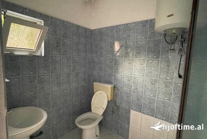 Shtepi me qera Apartament ne Tirane, 1+1, Mobilimi E mobiluar, Pagesa 300  Euro.