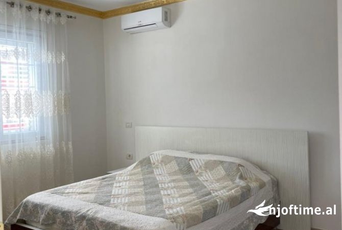 Shtepi me qera 4+1 ne Tirane - 1,000 Euro