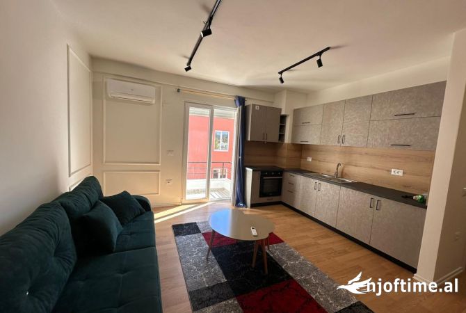 Shtepi me qera Apartament ne Tirane, 1+1, Mobilimi E mobiluar, Pagesa 550  Euro.