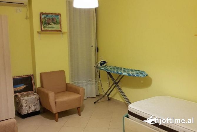 Shtepi me qera Apartament ne Tirane, 2+1, Mobilimi E mobiluar, Pagesa 700  Euro.