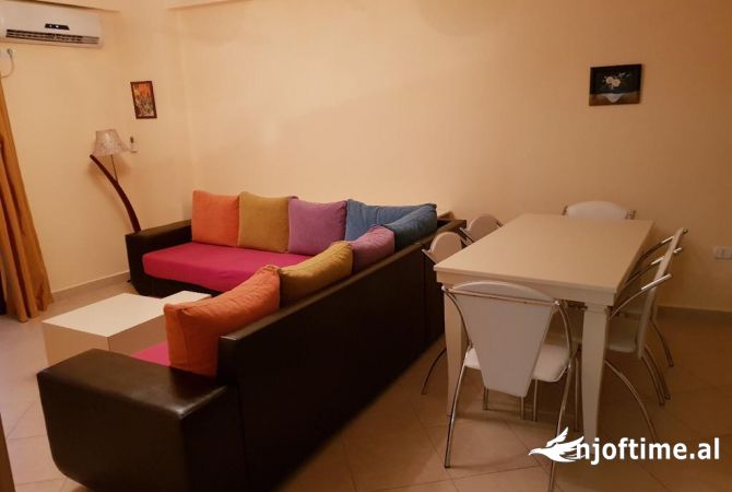 Shtepi me qera Apartament ne Tirane, 2+1, Mobilimi E mobiluar, Pagesa 700  Euro.