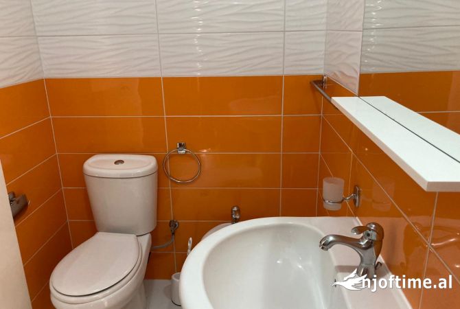 Shtepi me qera Apartament ne Tirane, 2+1, Mobilimi E mobiluar, Pagesa 700  Euro.