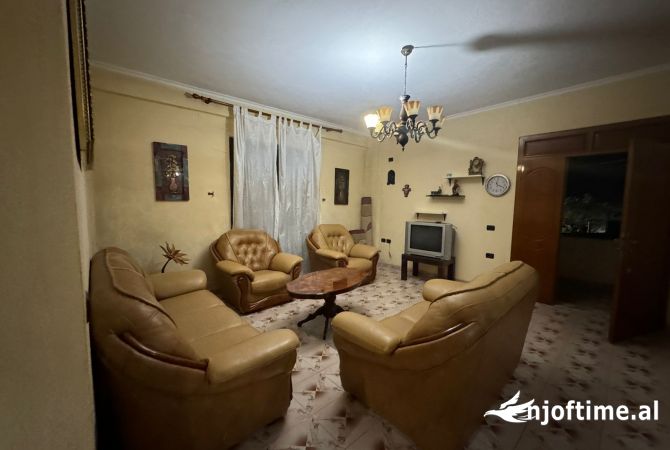 Shtepi me qera 2+1 ne Tirane - 300 Euro