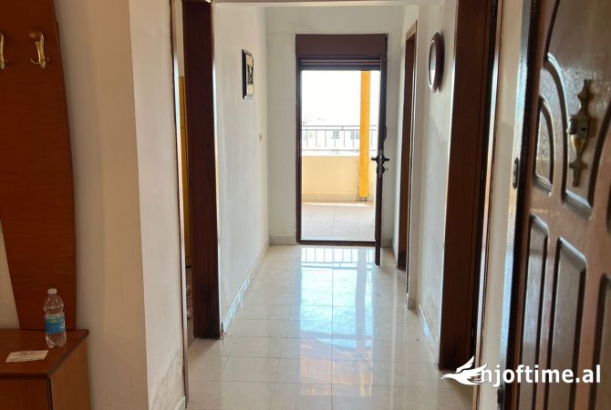 Shtepi ne shitje Apartament ne Durres, 2+1, Mobilimi E mobiluar, Pagesa 125,300  Euro.