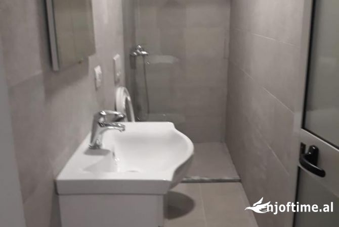 Shtepi me qera Apartament ne Tirane, 1+1, Mobilimi E mobiluar, Pagesa 581  Euro.