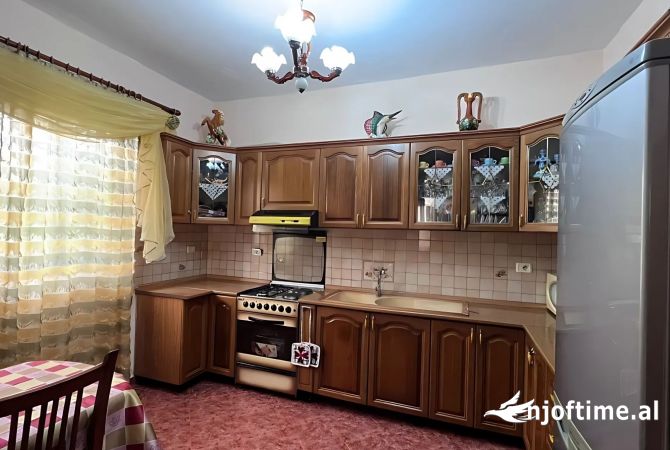 Shtepi me qera 2+1 ne Tirane - 450 Euro
