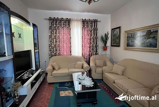 Shtepi me qera 2+1 ne Tirane - 450 Euro