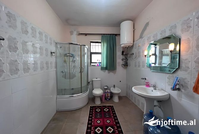 Shtepi me qera Apartament ne Tirane, 2+1, Mobilimi E mobiluar, Pagesa 450  Euro.