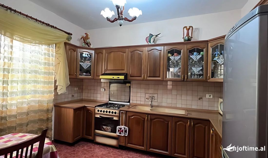 Shtepi me qera Apartament ne Tirane, 2+1, Mobilimi E mobiluar, Pagesa 450  Euro.