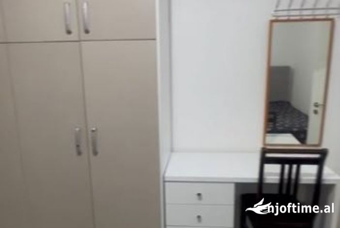 Shtepi me qera Apartament ne Tirane, 2+1, Mobilimi E mobiluar, Pagesa 550  Euro.