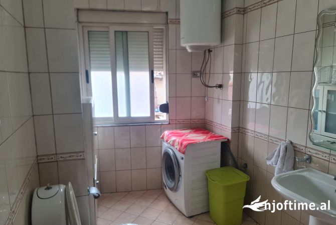 Shtepi me qera Apartament ne Tirane, 1+1, Mobilimi E mobiluar, Pagesa 648  Euro.