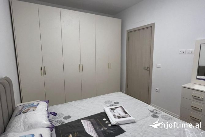 Shtepi me qera Apartament ne Tirane, 2+1, Mobilimi E mobiluar, Pagesa 650  Euro.
