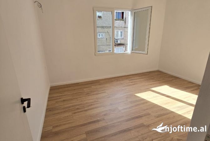Shtepi ne shitje Apartament ne Tirane, 2+1, Mobilimi E mobiluar, Pagesa 129,000  Euro.