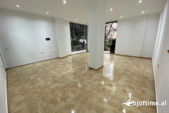 Ambient biznesi me qera 1+1 ne Tirane - 350 Euro
