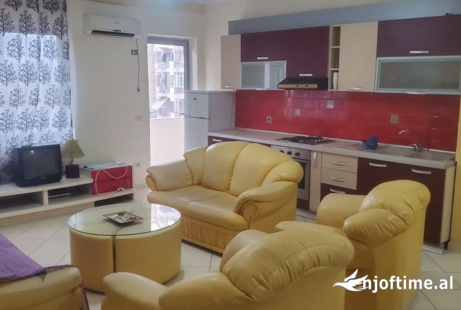 Shtepi me qera 2+1 ne Tirane - 450 Euro