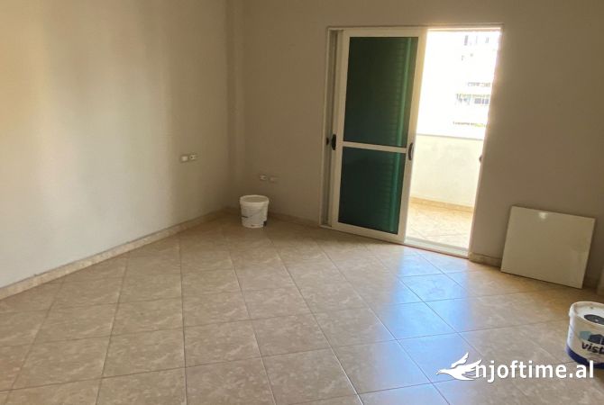 Ambient biznesi me qera 1+1 ne Tirane - 1,000 Euro