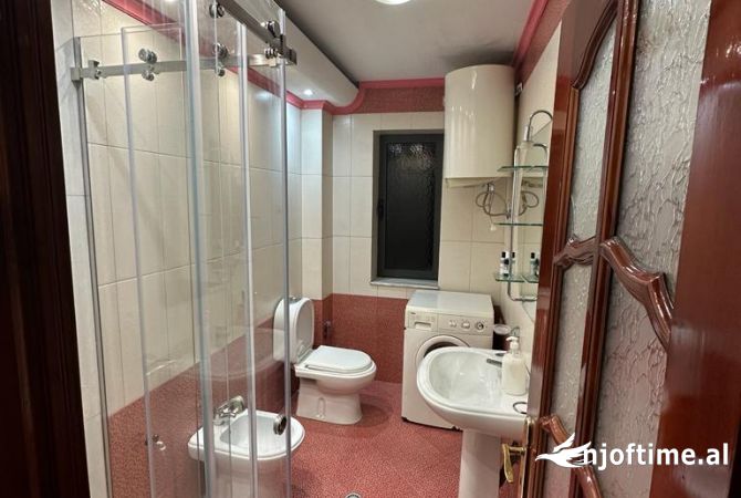 Shtepi me qera Apartament ne Tirane, 1+1, Mobilimi E mobiluar, Pagesa 599  Euro.