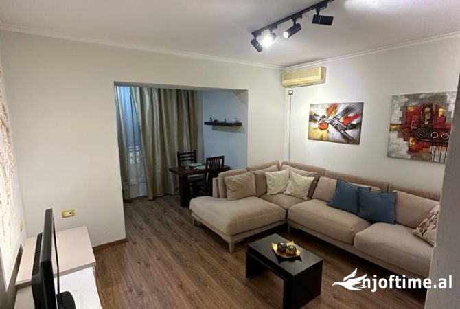 Shtepi me qera Apartament ne Tirane, 1+1, Mobilimi E mobiluar, Pagesa 599  Euro.