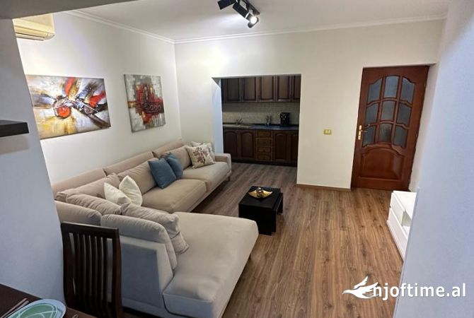 Shtepi me qera Apartament ne Tirane, 1+1, Mobilimi E mobiluar, Pagesa 599  Euro.